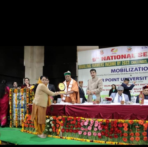 महिलाओं की स्किल डेवलपमेंट v शारीरिक स्वच्छता पर चलाए गए जागरूकता अभियान पर कैरियर पॉइंट यूनिवर्सिटी हमीरपुर में राष्ट्रीय अवार्ड से सम्मानित