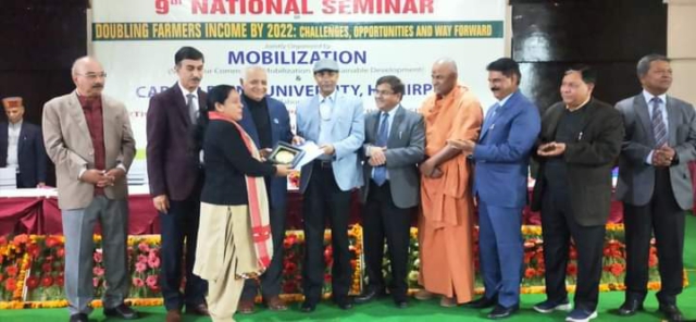 महिलाओं की स्किल डेवलपमेंट v शारीरिक स्वच्छता पर चलाए गए जागरूकता अभियान पर कैरियर पॉइंट यूनिवर्सिटी हमीरपुर में राष्ट्रीय अवार्ड से सम्मानित